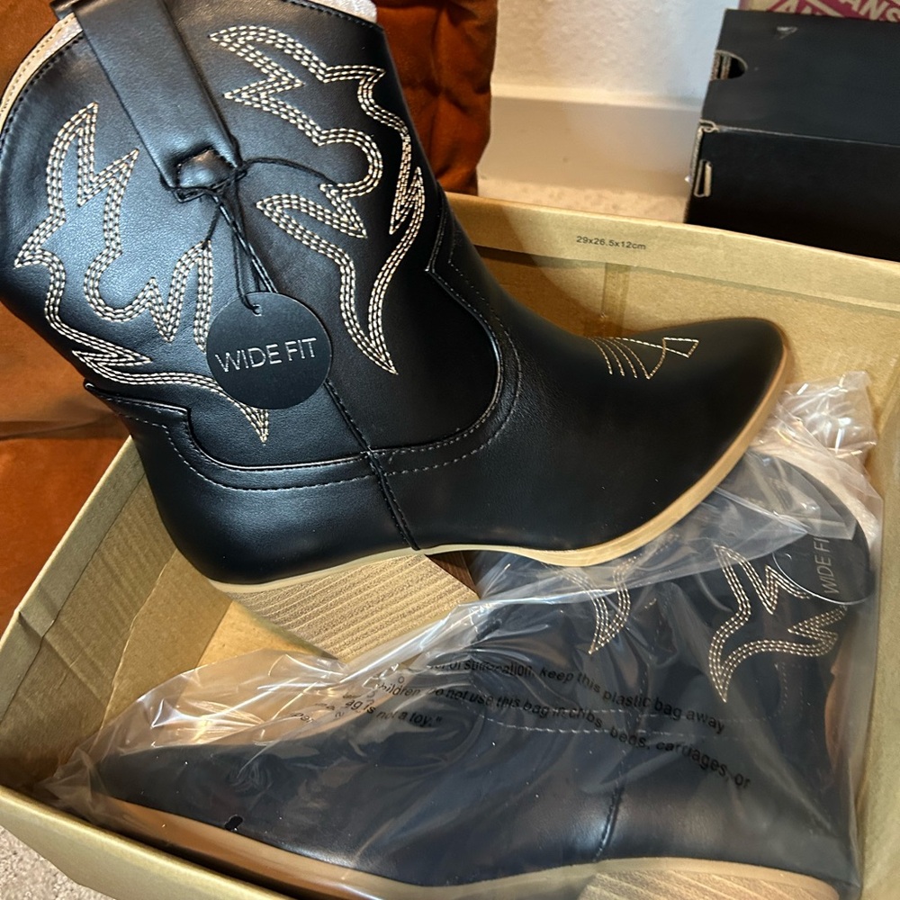Soda Black Western Heeled Boots